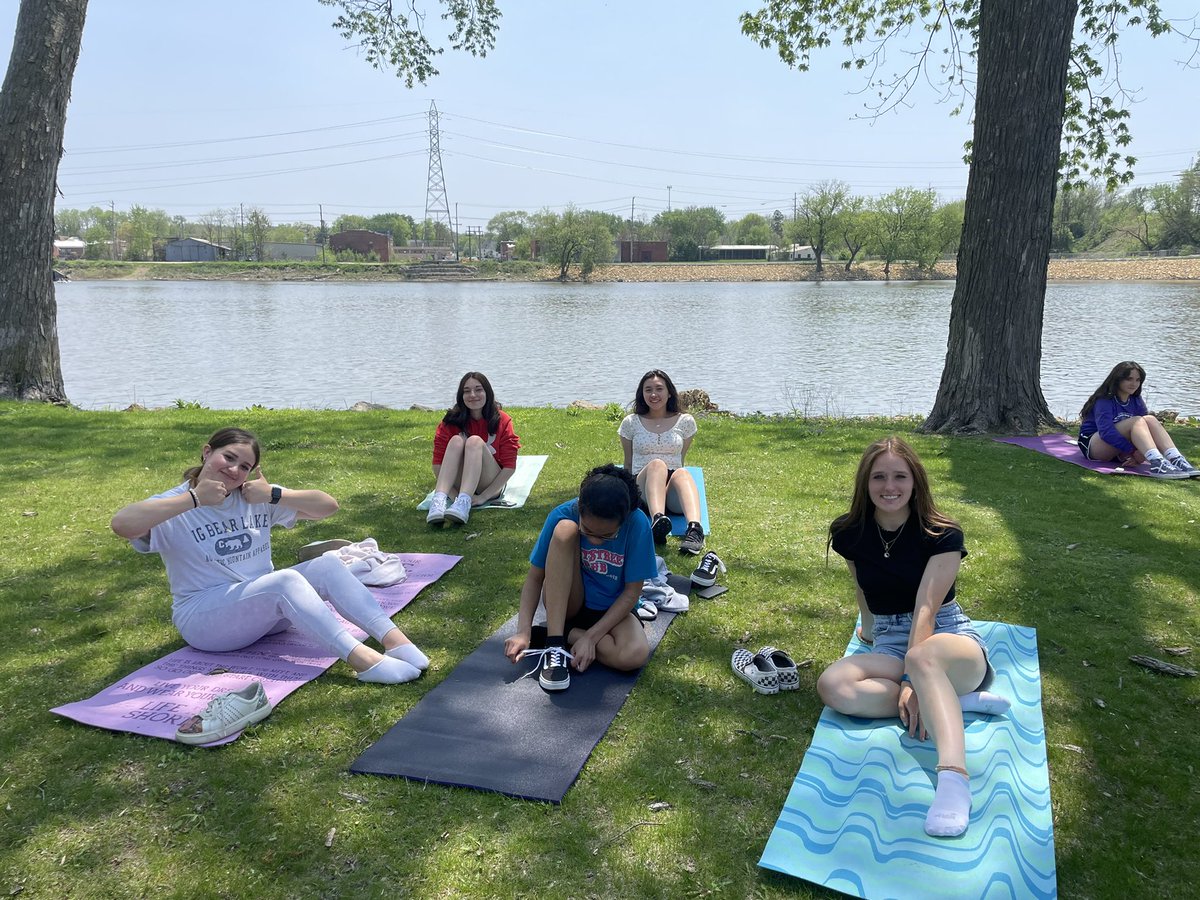 MsCurry8's tweet photo. Yoga along the River yesterday in Total Body Fitness! ☀️🧘🏽‍♀️ https://t.co/mCTTcP9Xyl