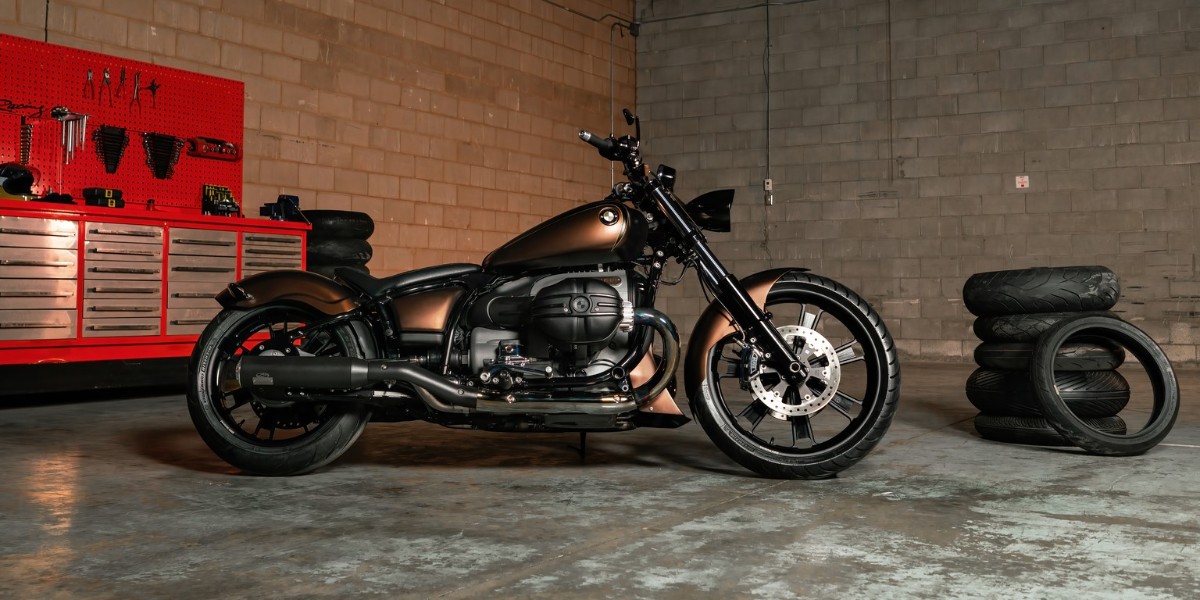 BMWMotorrad's tweet photo. Today's #CustomBikeCheck is all about the diversity of the #BMWR18 — the project of @BMWMotorradCA and three customisers shows the endless potential of craftmanship. 😎 Same bike, completely different appearance. #SoulFuel
#MakeLifeARide #CustomBike #NotForSale #BMWMotorrad https://t.co/KGJrF5Kklq