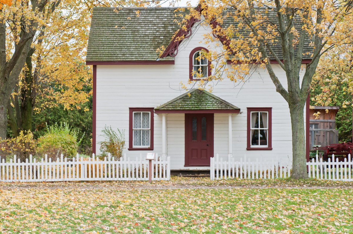 rhiannon_ford's tweet photo. Mortgages are often a big topic for consideration during #divorce when considering each spouse's housing needs. 
Thanks to #mortgage expert @CrystalClearFS for collaborating with me on this new blog: https://t.co/incV4AEN3h
#finances https://t.co/OdgbU9YYwh