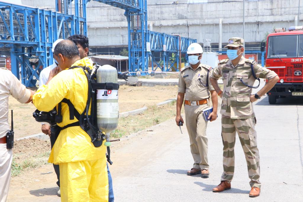 दिनांक 11 मई को NTPC गाडरवारा में ऑफ़ साइट क्लोरीन गैस लीक की मॉक ड्रिल का आयोजन किया गया जिसकी समीक्षा में सुधार हेतु बिंदुओं पर चर्चा की गयी ।
<a href="/dmnarsinghpur/">Collector Narsinghpur</a>