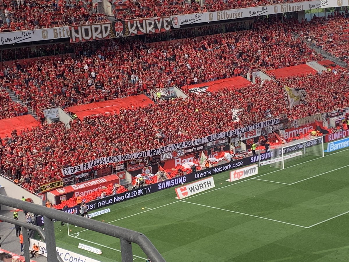 matt_4d's tweet photo. #Bayer04 #Leverkusen supporters with a message aimed at the German FA (DFB)

“Hey DFB, anti-war PR is great, but where are your balls when it comes to 15,000 deaths in #Qatar?”

Anti-DFB chants now alternating between the home and away ends.

#b04scf #bundesliga https://t.co/YORJKXp9JS