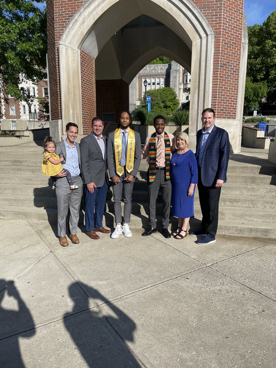 CoachPSpradlin's tweet photo. Congratulations to our @MSUEaglesMBB Graduates for earning their degrees today! @ba_metrobuckets . 19 years later @RickyMinardJr came back to finish what he started! 🎓🏀🦅 https://t.co/tJYiSQpEny