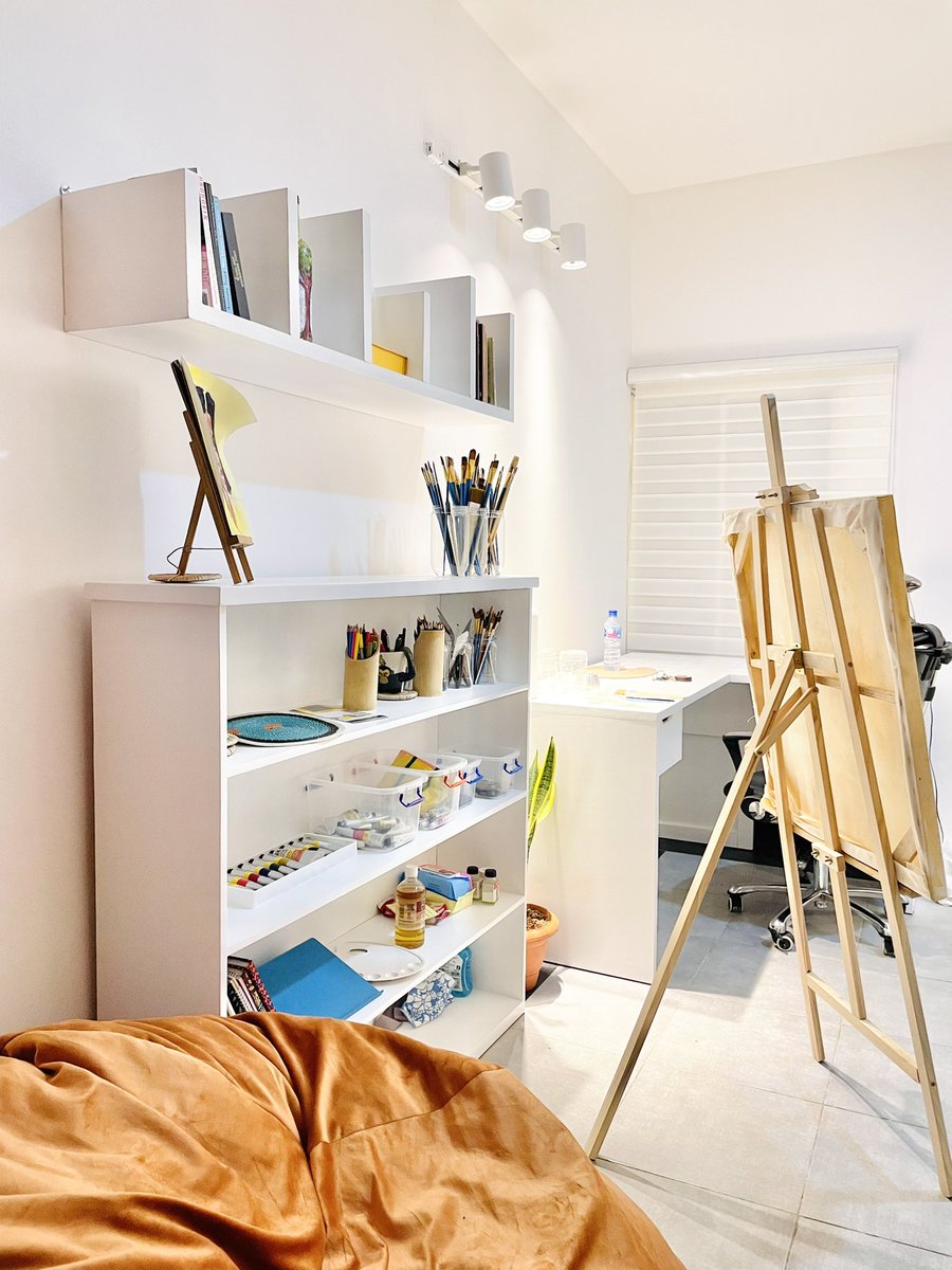 IdentitybyE's tweet photo. A beautiful home art studio set up in Lagos by #identitybyenitan 🍃

Can you guess why the floating shelve is topless and uneven? https://t.co/0wubnWy7v4
