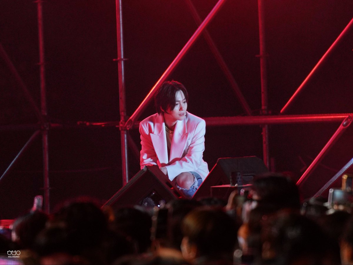 jinu_us's tweet photo. 20220513 성균관대축제 
봄밤에 오늘도 어여뻤던 진우.

#위너 #WINNER #김진우 #JINU https://t.co/92ewQ2kzqG