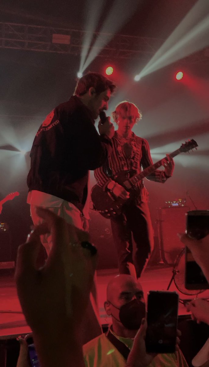 buntybutera's tweet photo. about last night !!!
@RossLynch @RockyLynch @thedriverera https://t.co/RXc0M0Oyus
