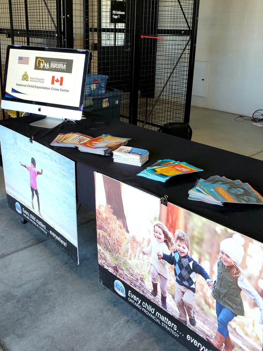WRPS_ICEunit's tweet photo. Talking to parents and kids about internet safety today at the @WRPSToday Open House. Big thanks to @CdnChildProtect for all of the educational material. https://t.co/xpaT22SKJX