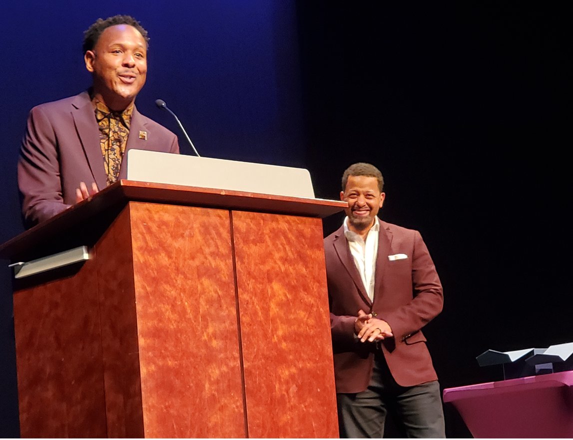 bscwallace's tweet photo. #AboutLastNight
A HUGE shout out to @coachrice11 for standing alongside me and sharing the spotlight at the 5th Annual #BONDSummit and #BONDMCER Social & Networking Award Ceremony! @MCEdRising is eternally grateful for your partnership and support!
#BlackBoyJoy
#ProfBCSW https://t.co/8qIRQ6SSbo