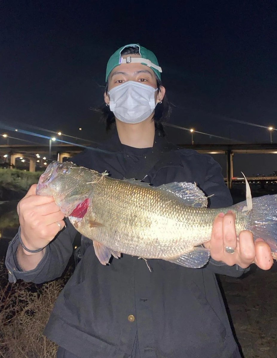 on_off_def's tweet photo. construction worker by day, fisherman by night https://t.co/F88nAHawYJ