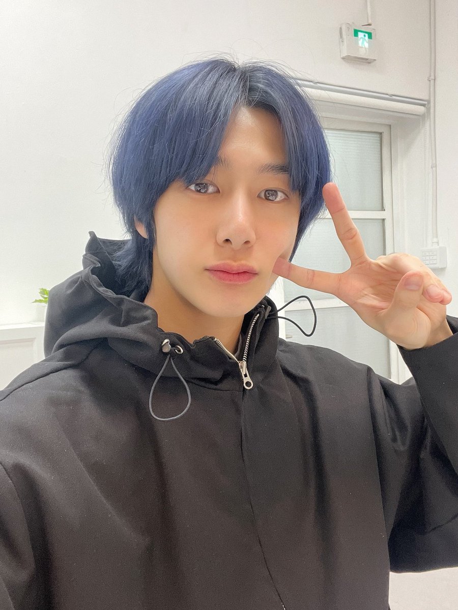 HyungwonThings's tweet photo. 220514 Happy Monsta x day 💜 #형원 📸 https://t.co/voiGkfmusC