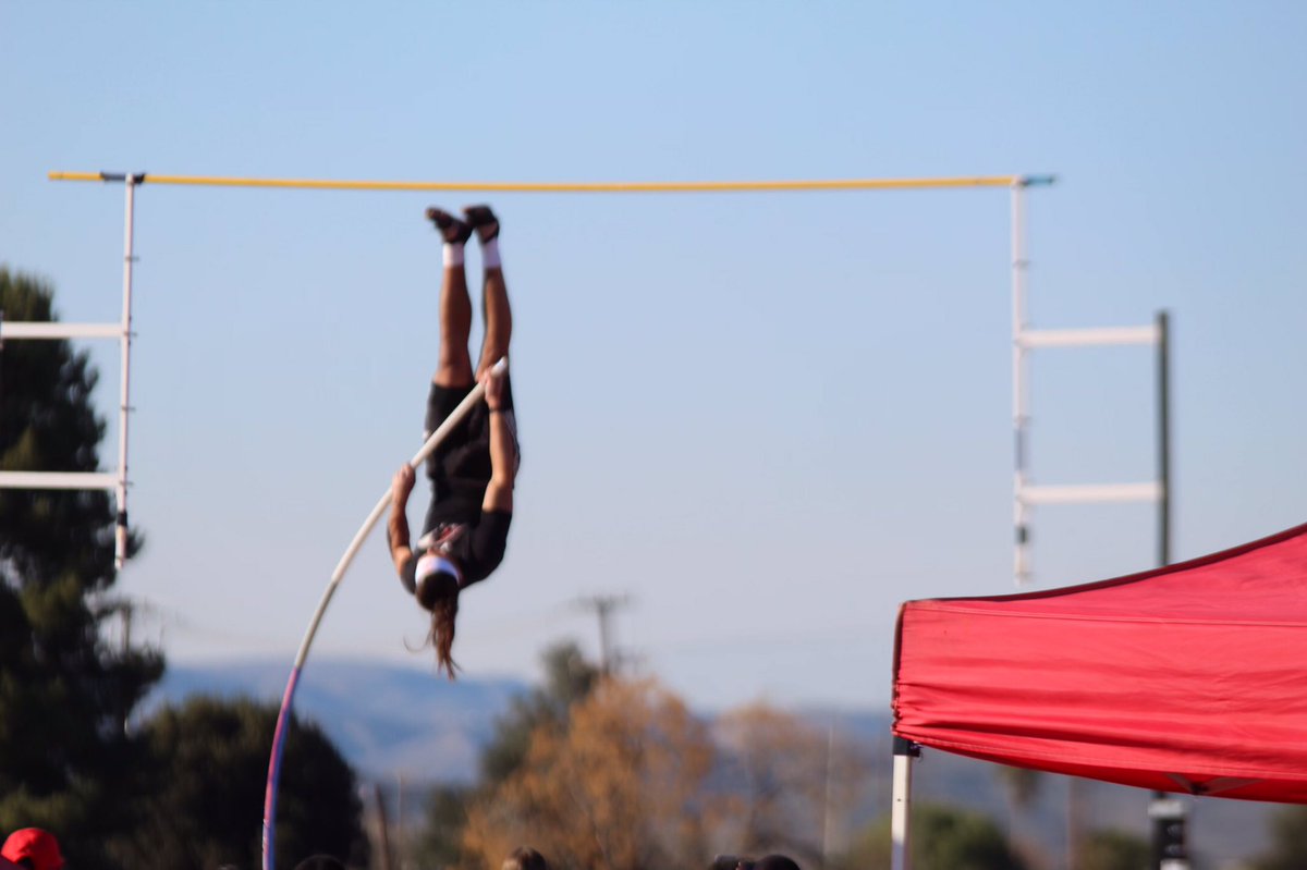 aprilbachmeier's tweet photo. Last weekend was all about the graduate. This weekend it’s all 🐯. Good luck to my boy participating in the CIF finals, 4x100 relay and pole vault 🙏🏼. #proudmom #getair #nofear #flyhigh https://t.co/zl8Is6x5kv