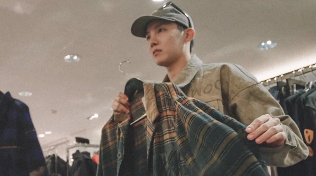 jhopesarchive's tweet photo. shopping date with hoseok https://t.co/OwV3VYKGok