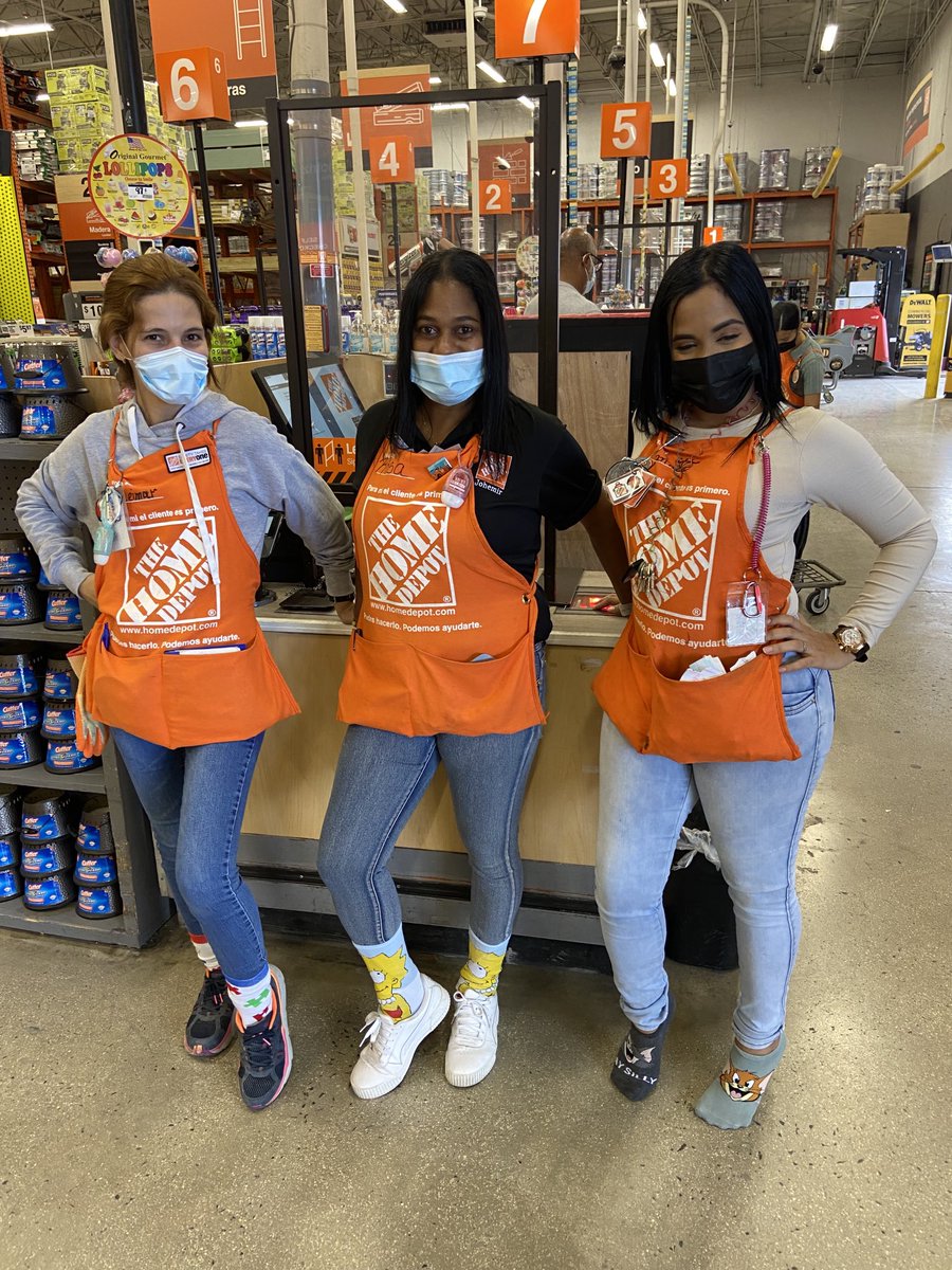 Rosa07069694's tweet photo. Trabajando con Diversión 
#saturdaycrazysocks
🤪🧦😜🧡 !!!! Entusiasmo, exactitud 6402 !!! ⁦@belmaryvelazque⁩ ⁦@Stephanie_MV0⁩ https://t.co/TLdpW2BuUd