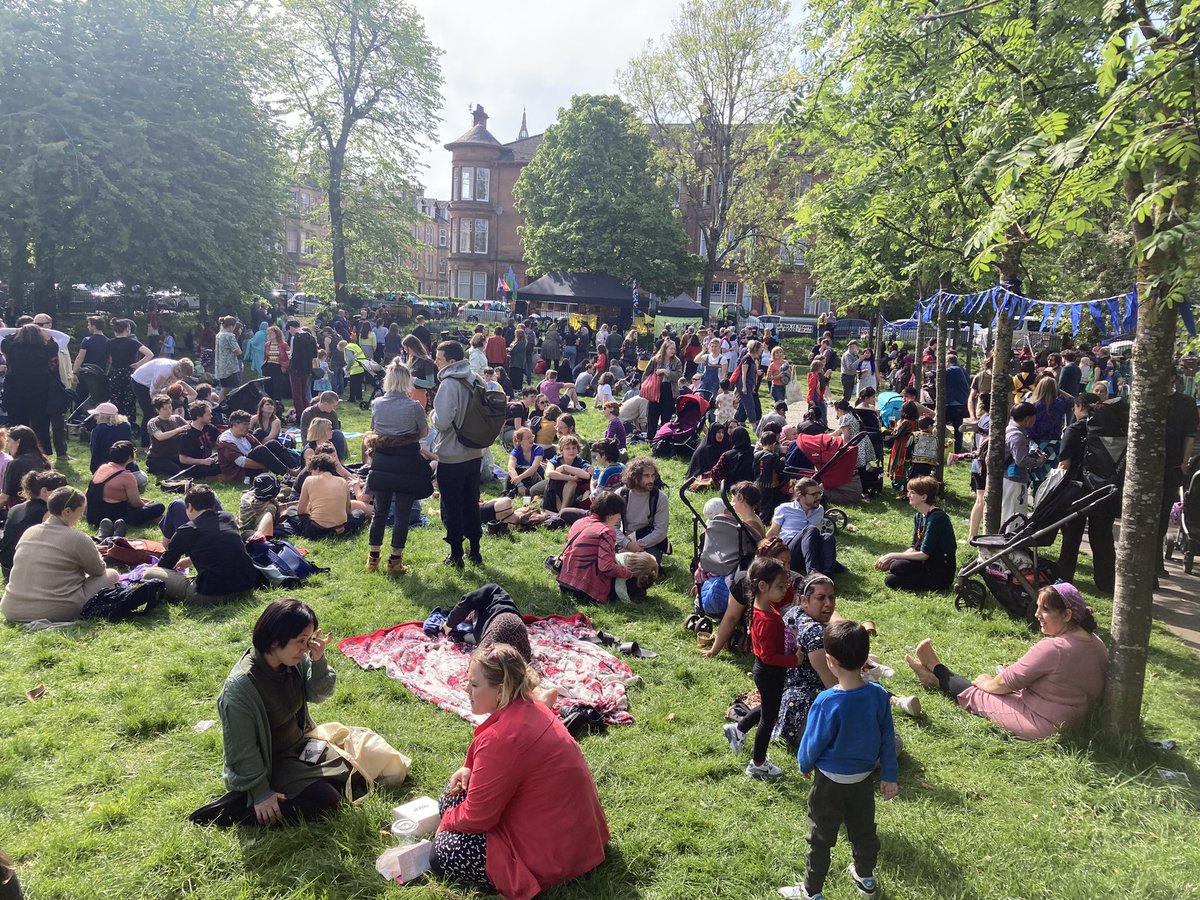 jonmolyneuxSGP's tweet photo. Community and solidarity will always win. Thanks to the organisers for a brilliant day in Pollokshields.
#KenmureStreet #NotAMob
#FestivalOfResistance https://t.co/sgpHbHCh51