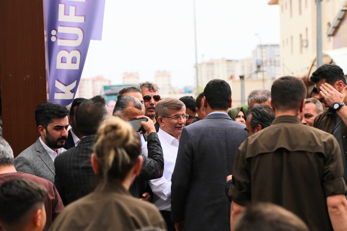 Ahmet_Davutoglu's tweet photo. İlçe ilçe dolaşıyoruz Adıyaman'ı... Kahta'nın ardından Besni'de kardeşlerimizle buluştuk.

Bizleri çoşkuyla karşılayan Besnili hemşehrilerimize teşekkürler.
#TürkiyedeGelecekVar https://t.co/5mSlifQy4T