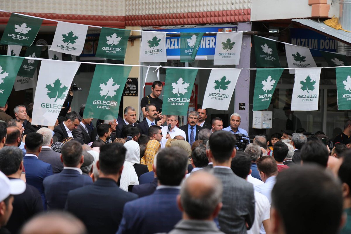 Ahmet_Davutoglu's tweet photo. İlçe ilçe dolaşıyoruz Adıyaman'ı... Kahta'nın ardından Besni'de kardeşlerimizle buluştuk.

Bizleri çoşkuyla karşılayan Besnili hemşehrilerimize teşekkürler.
#TürkiyedeGelecekVar https://t.co/5mSlifQy4T