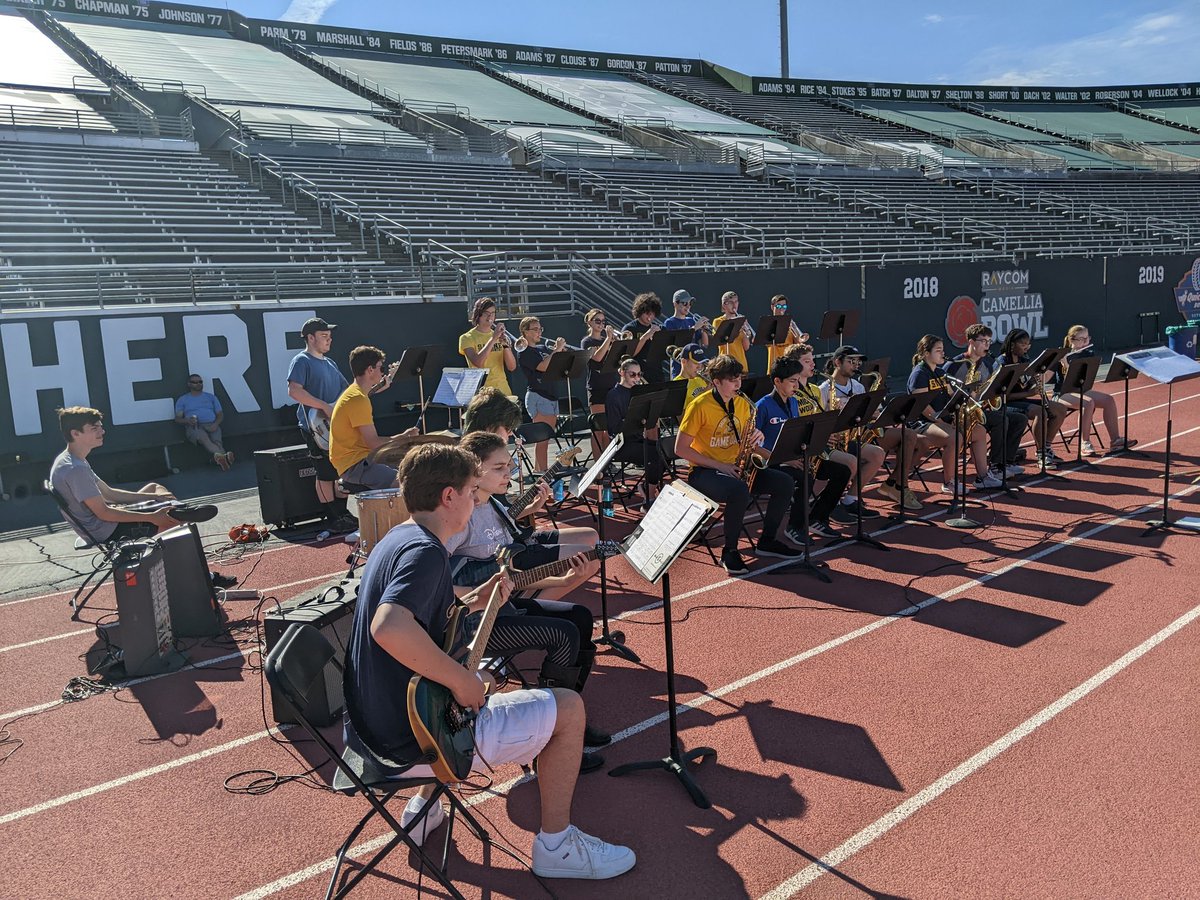 The Saline High School Jazz Band performed this morning at the American Heart Association walkathon at EMU.  It was a beautiful morning and a great turnout for the event that raised over $330,000.  It was great to be back performing at this fun event!