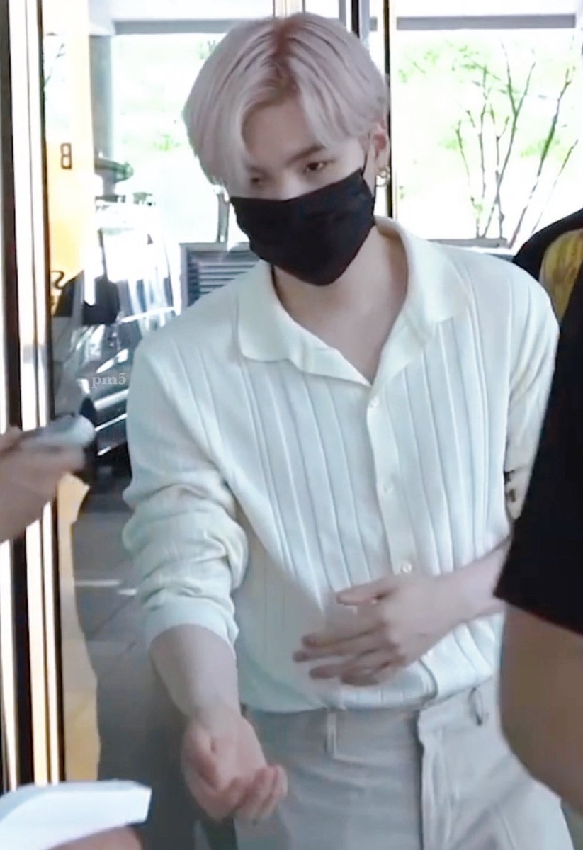 MlNSUGA39's tweet photo. about time to bring this yoongi back https://t.co/aBKgBY3l6d