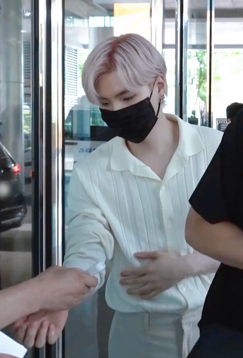 MlNSUGA39's tweet photo. about time to bring this yoongi back https://t.co/aBKgBY3l6d