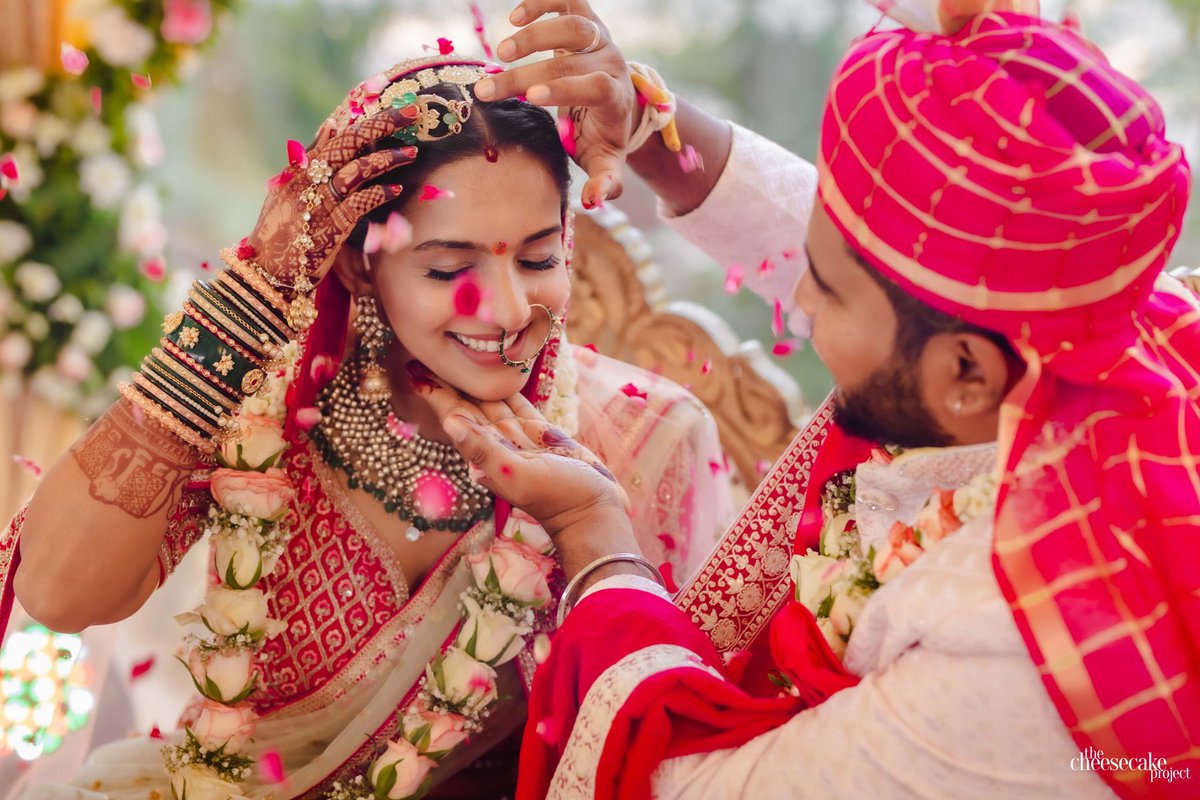 haram_khor_'s tweet photo. Just Married 😍 ⁦@roshagulla16⁩ My Wife ♥️ https://t.co/hoZyWWYxQ1