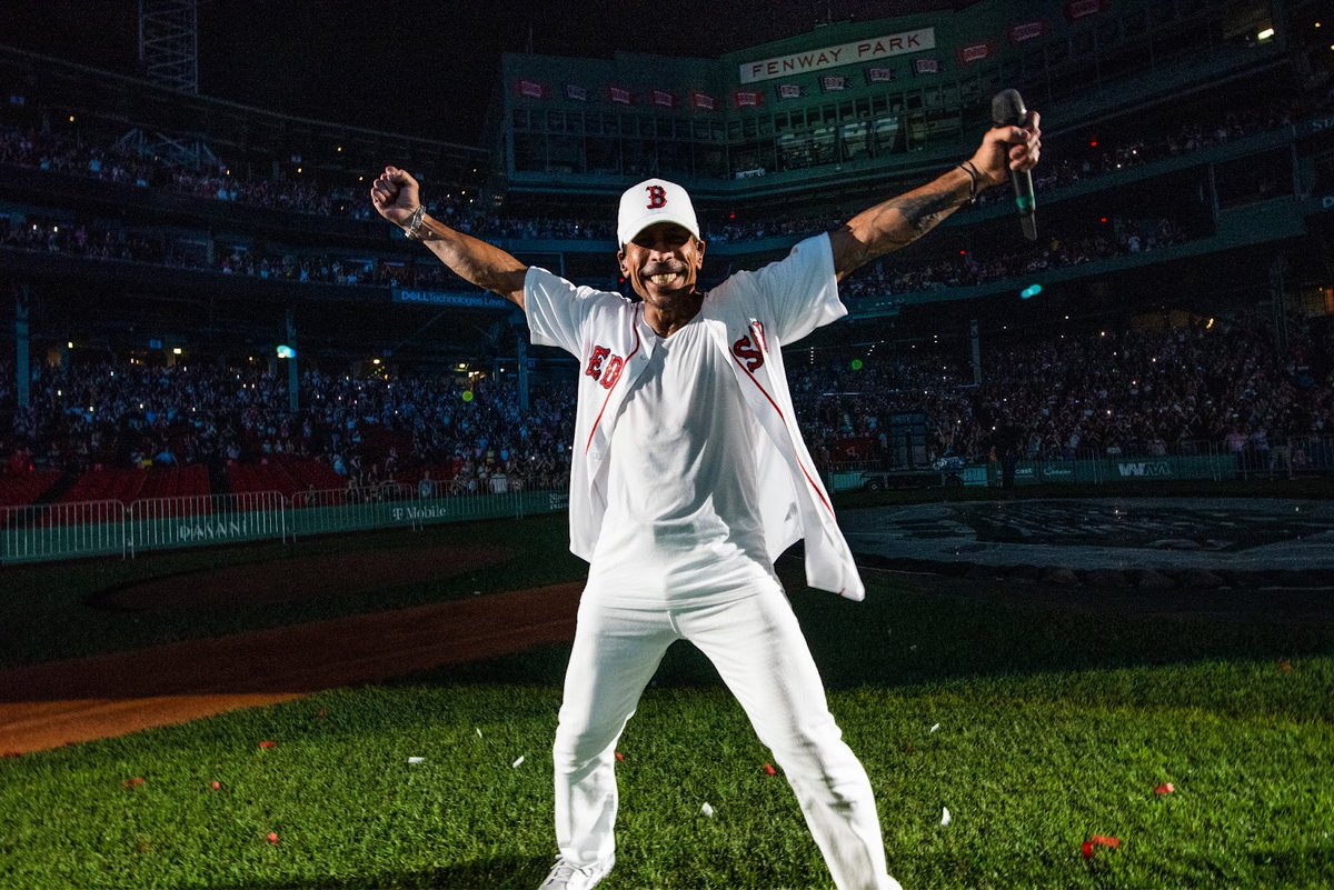 Get the confetti ready because it’s <a href="/dannywood/">Danny Wood</a>’s BIRTHDAY! 🎂
We can’t wait to celebrate with you today! We love you so much ❤️ St. Louis, let’s show Danny some #BHLove and make tonight the best show yet!!