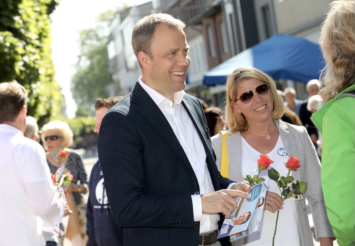 MarioCzaja's tweet photo. Gute Stimmung in NRW bei meinen Besuchen in Frechen, Köln und Alfter heute. @HendrikWuest ist ein guter Ministerpräsident, der das Land weiter voranbringen wird! Morgen beide Stimmen für die @CDUNRW_de! #machen https://t.co/owfk8RtDjP