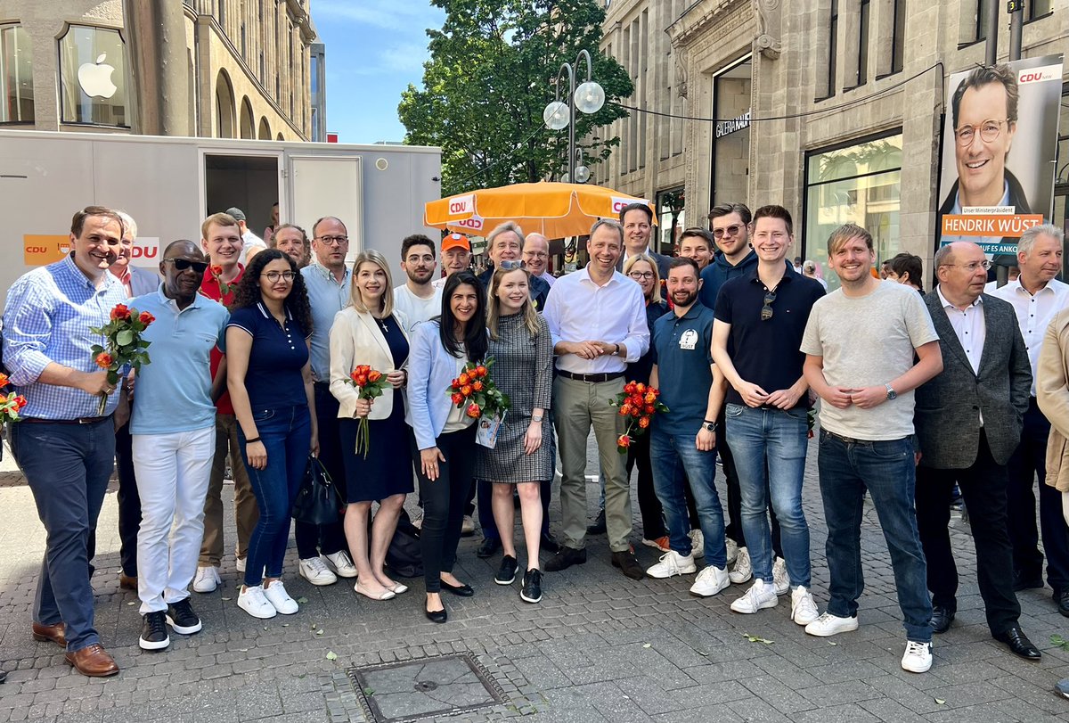 MarioCzaja's tweet photo. Gute Stimmung in NRW bei meinen Besuchen in Frechen, Köln und Alfter heute. @HendrikWuest ist ein guter Ministerpräsident, der das Land weiter voranbringen wird! Morgen beide Stimmen für die @CDUNRW_de! #machen https://t.co/owfk8RtDjP