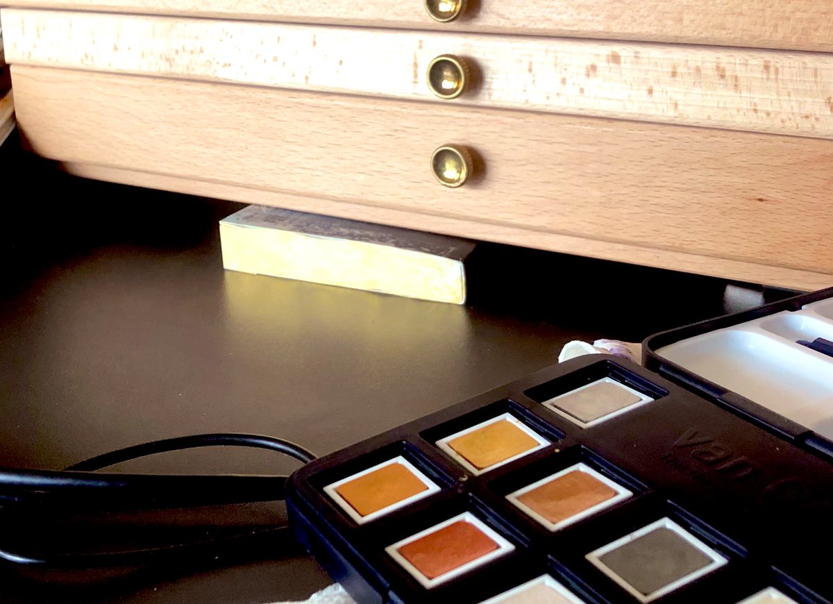 ypical_writer's tweet image. Passend dazu: Wilde künstlerische Buchexperimente, inspiriert von „immer-noch-eine-tolle-Idee-habende- @FantastikAuthor“ Ich weiß, du meintest nicht, ich soll es selbst machen, aber ich musste das jetzt einfach testen. 😂 Weitere Katastrophenbilder folgen 😄🙈
#JuneStyle