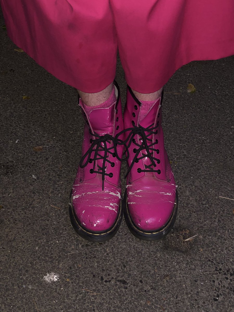 tesshead's tweet photo. Anyone else got hot pink docs from Lost and Found that are suspiciously quickly cracking? #conspiracy #fakevintage https://t.co/fsCeRLtVXa