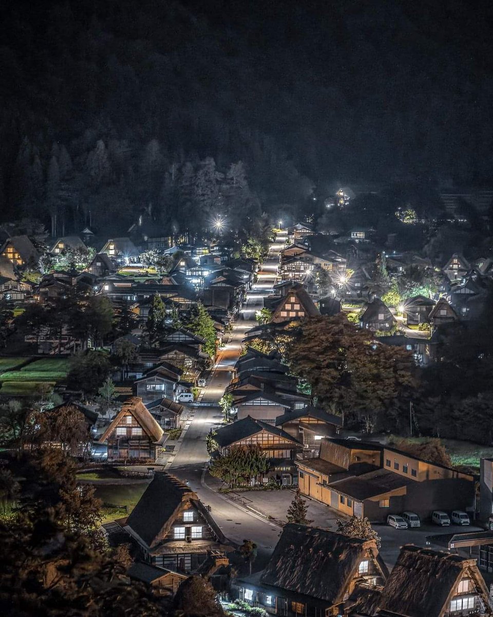 iva21r's tweet photo. Shirakawa at night! 🥺🇯🇵 https://t.co/NX3zJLzkx8