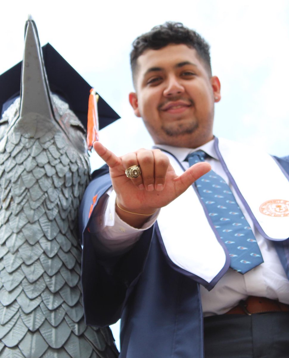 Jason_Ramirez8's tweet photo. Don’t cry because it’s over. Smile because it happened. 👨🏽‍🎓 #UTSAGrad22 https://t.co/jMccdqew1V