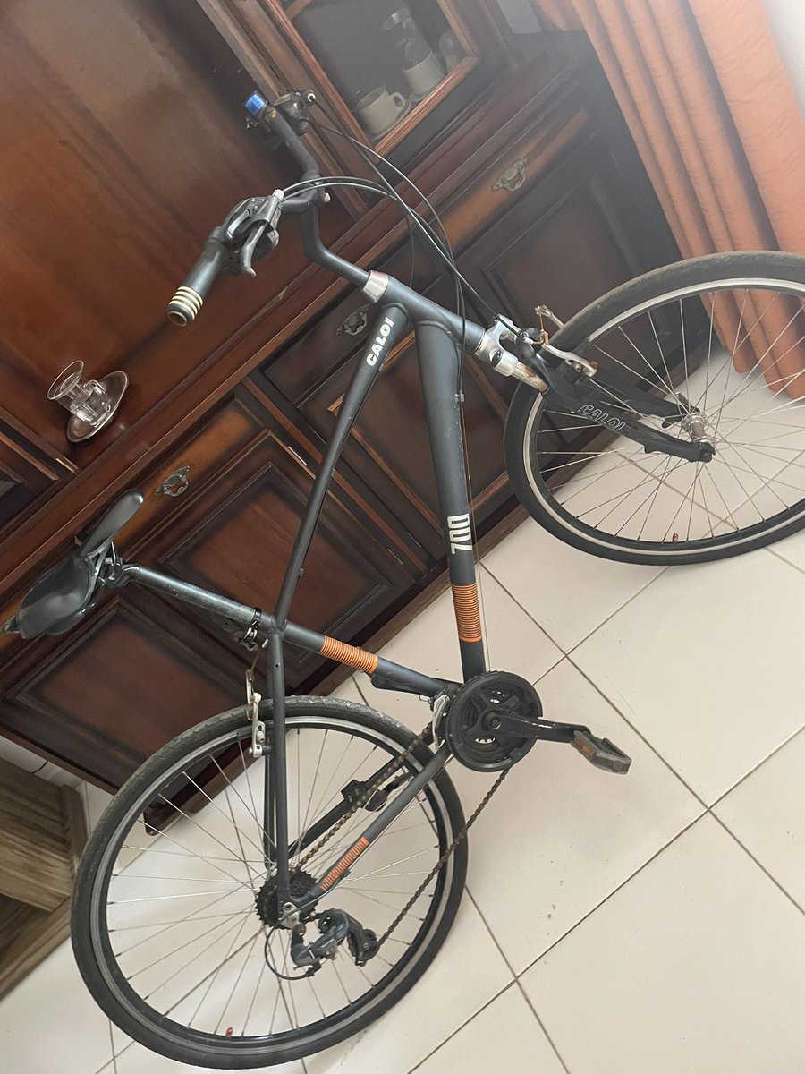 Pretin34299209's tweet photo. Bicicleta roubada ontem na praça do ap, quem souber de alguma coisa favor entrar em ctt https://t.co/JwLVGuipB5