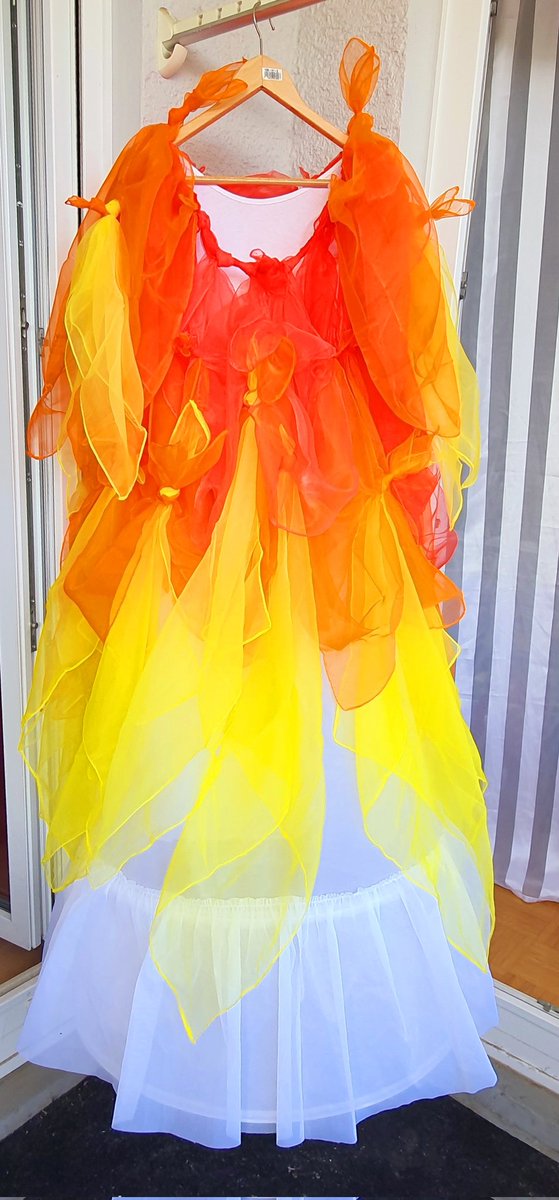 AJdeRoosen's tweet image. #nexttry
#nächsterversuch
21,6m2 Tülltücher / Tulle 
Rest  21,6m2
T - 47h to #audition
❤🧡💛💚💙💜🏳️‍🌈
#idahobit 
#idahobit2022 
#idahobit2022🏳️‍🌈
#PRIDE
#prideflag 
#regenbogenflagge 
#pridemonth is near
#Traumkleid 
#dress 
#ballkleid 
#ballgown
!B
#bildbeschreibung