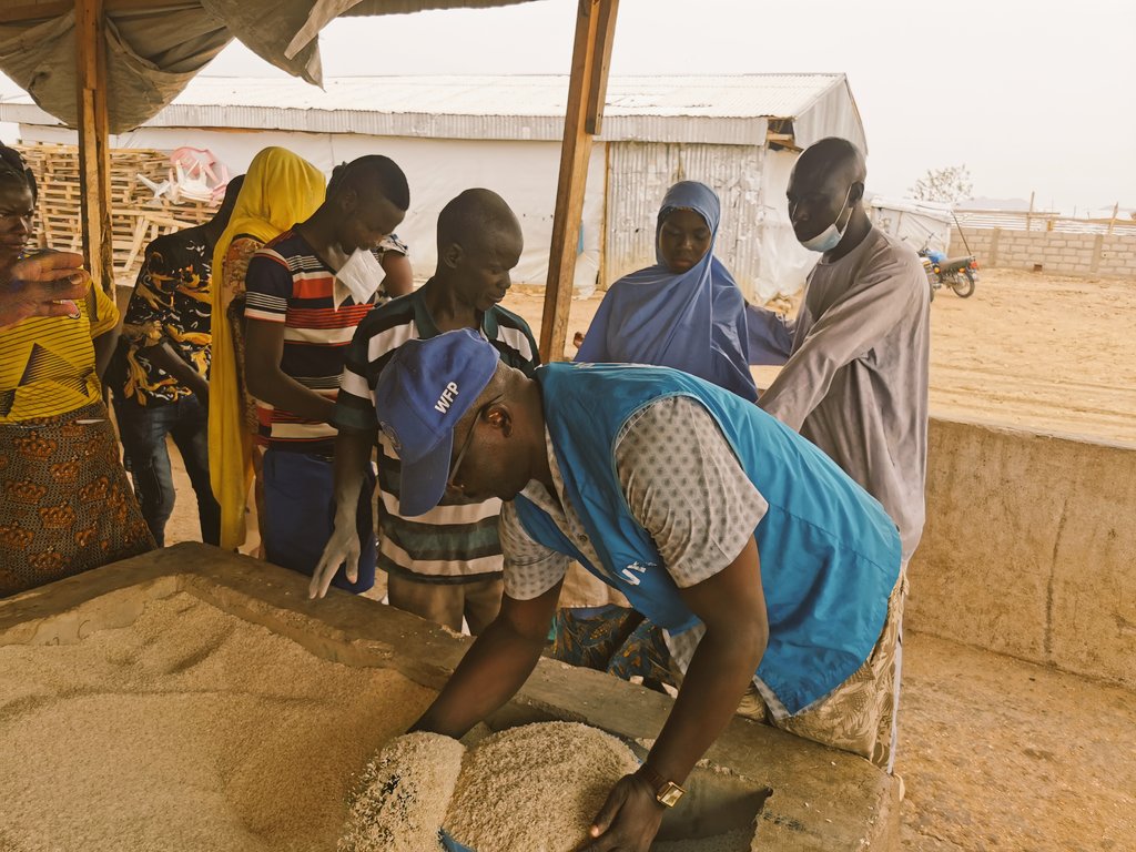 elvisnjabe44's tweet photo. @wfplogistics is only Done. When #FSQ ensures @WFP_Cameroon beneficiaries receive good quality food🍲👍#distribution_site in Maroua @WFP https://t.co/5LRb4xAbWe