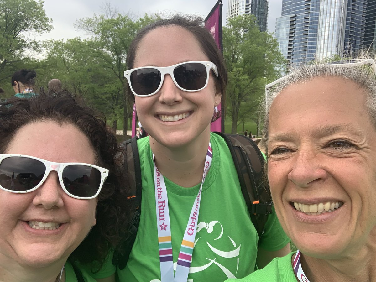 tsheedyPC's tweet photo. What a great morning for a 5K in Grant Park! The lakefront was gorgeous! #GOTR @mg75wolves #bestcoachesever https://t.co/oYFJ5hRRoi