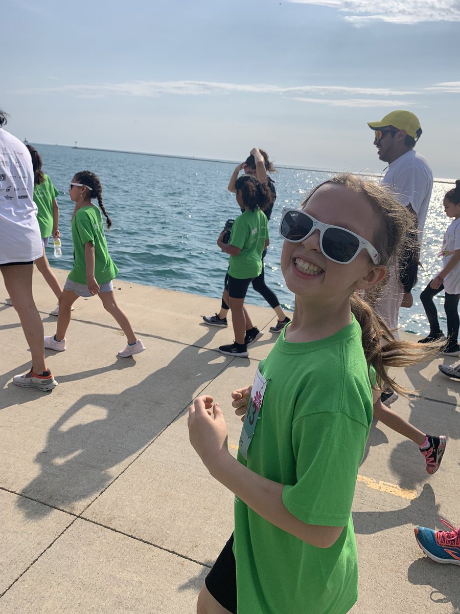 tsheedyPC's tweet photo. What a great morning for a 5K in Grant Park! The lakefront was gorgeous! #GOTR @mg75wolves #bestcoachesever https://t.co/oYFJ5hRRoi