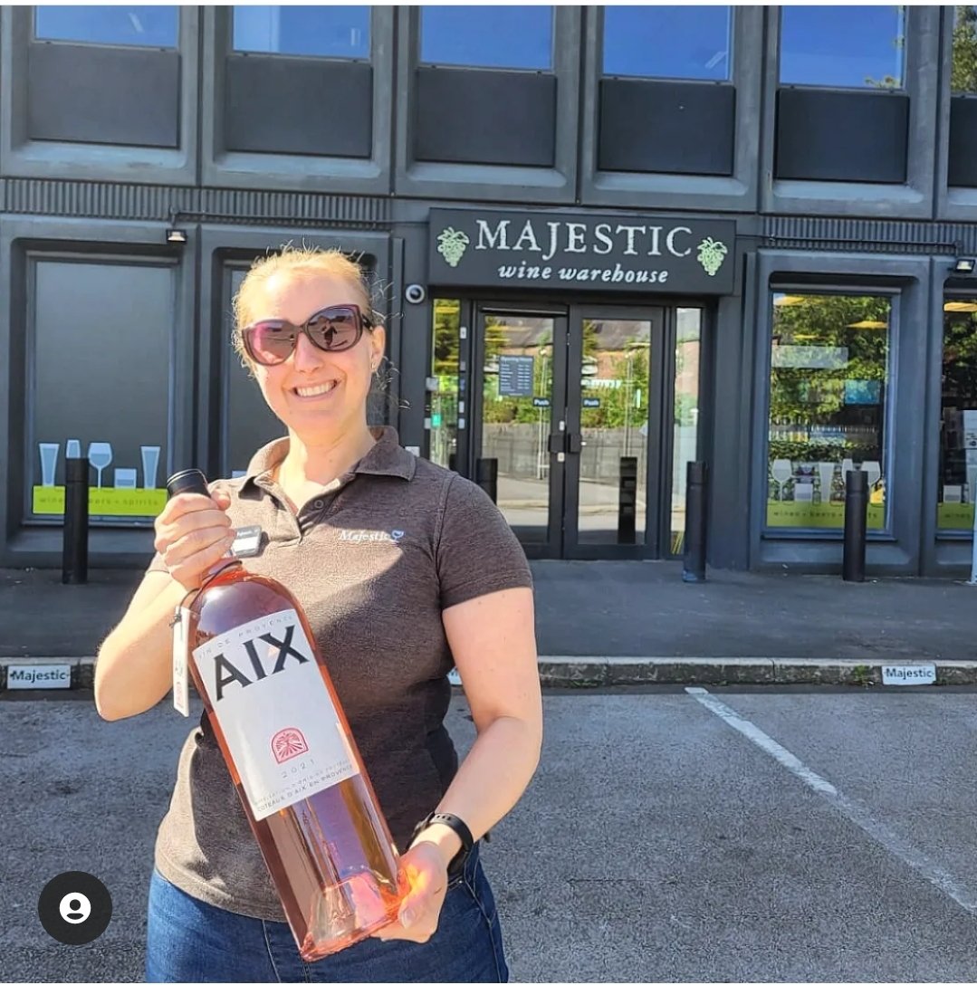 majesticsale's tweet photo. ☀️ This Heatwave calls for a Double Magnum (Jeroboam) of AIX Coteaux D'Aix En Provence Rosé ☀️ 3 Litres of summery goodness!! 

#Rose #RoseSeason #SummerIsHere #BBQWeather #Jeroboam #DoubleMagnum #GardenParty #LifeAndSoulOfTheParty https://t.co/17R2YWJhFS
