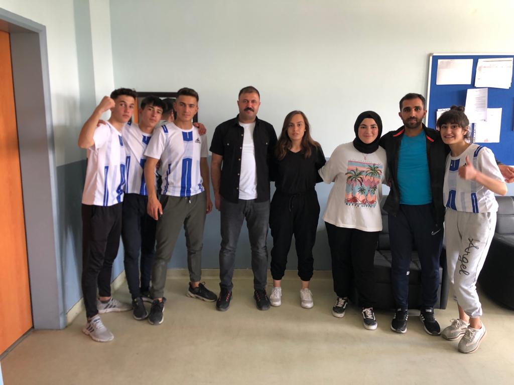 halilaktan4's tweet photo. Masa tenisi erkekler ilçe birincisi ve kızlar ilçe ikincisi olan öğrencilerimizi ve beden eğitimi öğretmenimizi tebrik ederiz. #Lokman hekim anadolu lisesi https://t.co/1Qa6IoLWCn