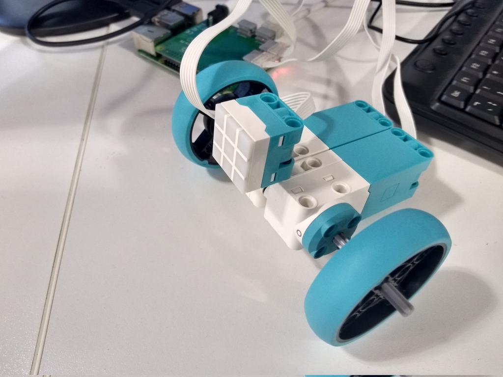 rdhayler's tweet image. Some great @LEGO_Group robots being constructed and programmed with @Raspberry_Pi #BuildHAT at @CoderDojoHam today