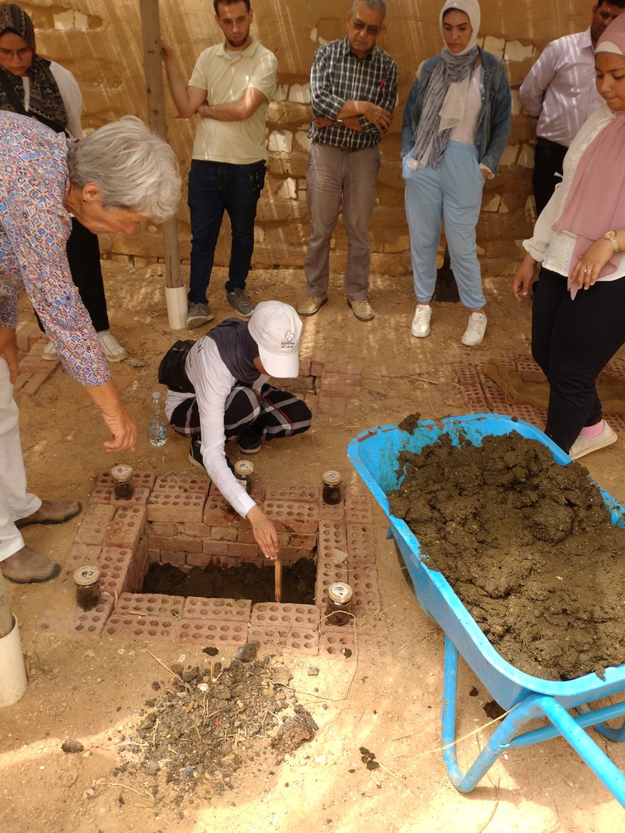 talisbosma's tweet photo. BD preparaten Egyptische stijl: kamelen schedels, het mestgraf, de mango  roerboom en prachtige horens bij @sekemgroup #biodynamisch #Egypte #preparaten https://t.co/GzXDj02v3A