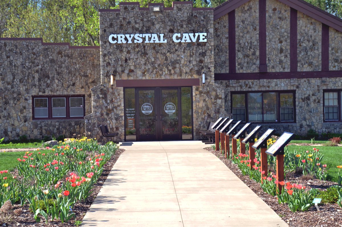 CrystalCaveWI's tweet photo. Come on out and enjoy a beautiful spring day at Crystal Cave. We offer more than just cave tours. You can play a round of mini-golf and pan for some gems.
Check us out: https://t.co/6PyPbhBvqf https://t.co/vHiBSy5WCb