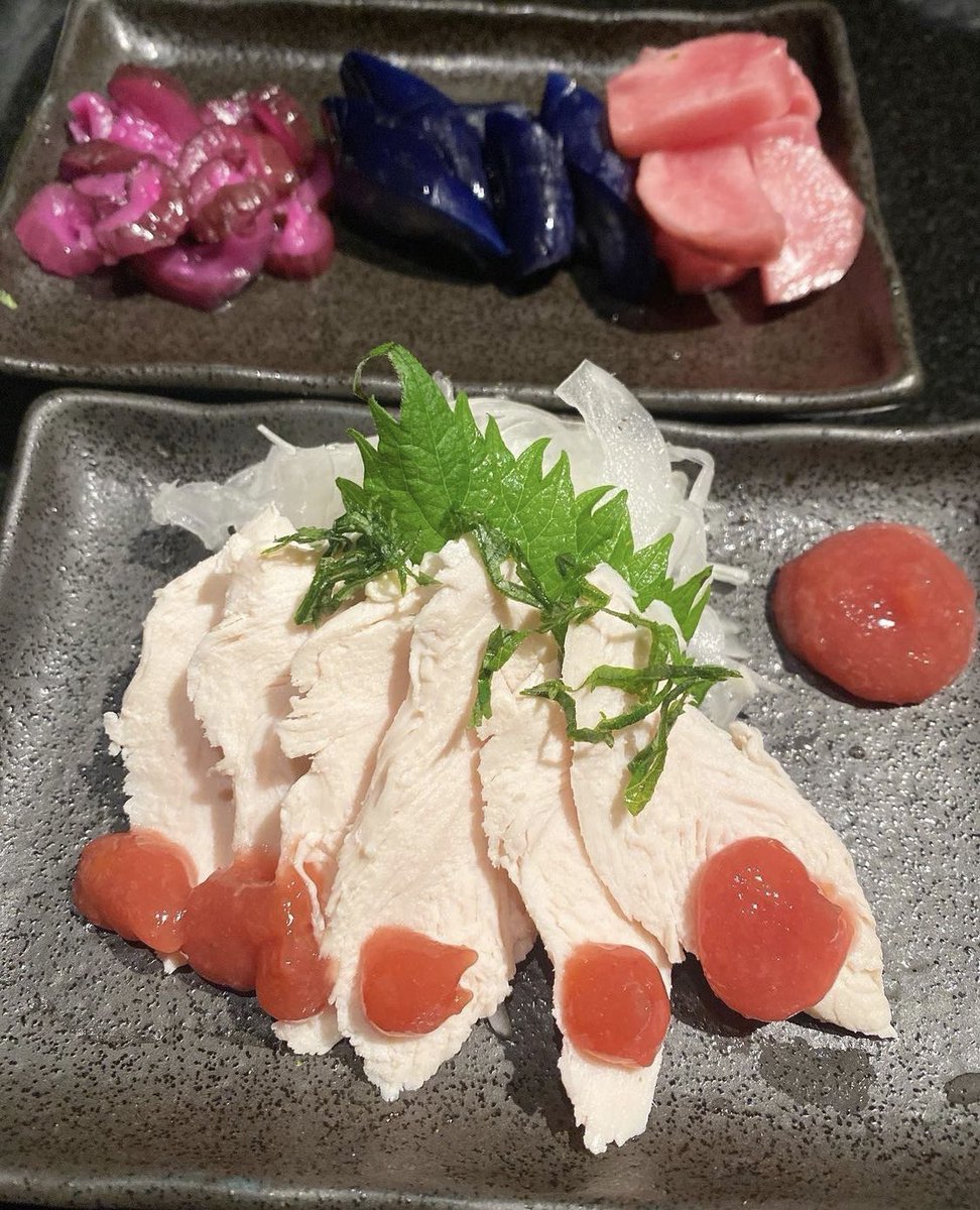 gohandayow's tweet photo. 📍���もたろう /恵比寿
えびじゃが過去動画で紹介してた「コスパ良し雰囲気良しな居酒屋」ももたろうに行ってきた！
焼き鳥とかも1本90円～
フードも390円～
ドリンクも1杯390円前後
とかで美味しいのにコスパいい🤦‍♀️
店内も落ち着いた雰囲気で暗めで
デートにも女子会にも良さそうなお店だった♪ https://t.co/jclmVPqWND