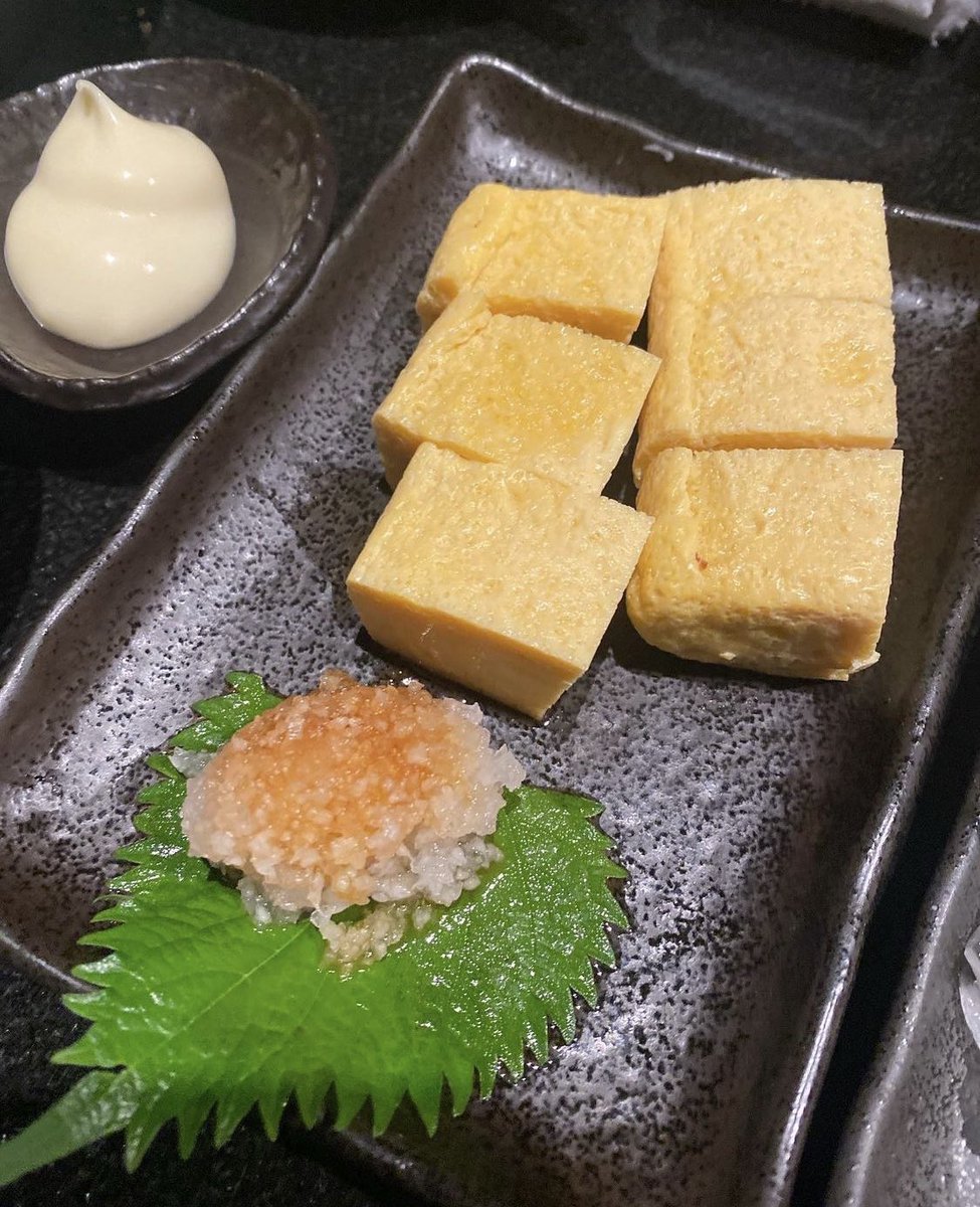 gohandayow's tweet photo. 📍���もたろう /恵比寿
えびじゃが過去動画で紹介してた「コスパ良し雰囲気良しな居酒屋」ももたろうに行ってきた！
焼き鳥とかも1本90円～
フードも390円～
ドリンクも1杯390円前後
とかで美味しいのにコスパいい🤦‍♀️
店内も落ち着いた雰囲気で暗めで
デートにも女子会にも良さそうなお店だった♪ https://t.co/jclmVPqWND