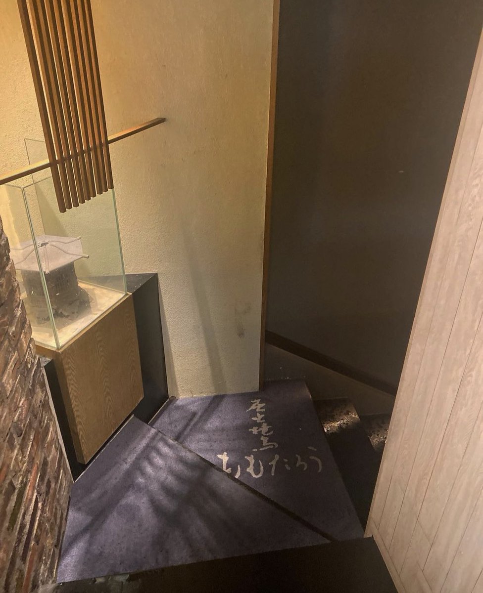 gohandayow's tweet photo. 📍���もたろう /恵比寿
えびじゃが過去動画で紹介してた「コスパ良し雰囲気良しな居酒屋」ももたろうに行ってきた！
焼き鳥とかも1本90円～
フードも390円～
ドリンクも1杯390円前後
とかで美味しいのにコスパいい🤦‍♀️
店内も落ち着いた雰囲気で暗めで
デートにも女子会にも良さそうなお店だった♪ https://t.co/jclmVPqWND