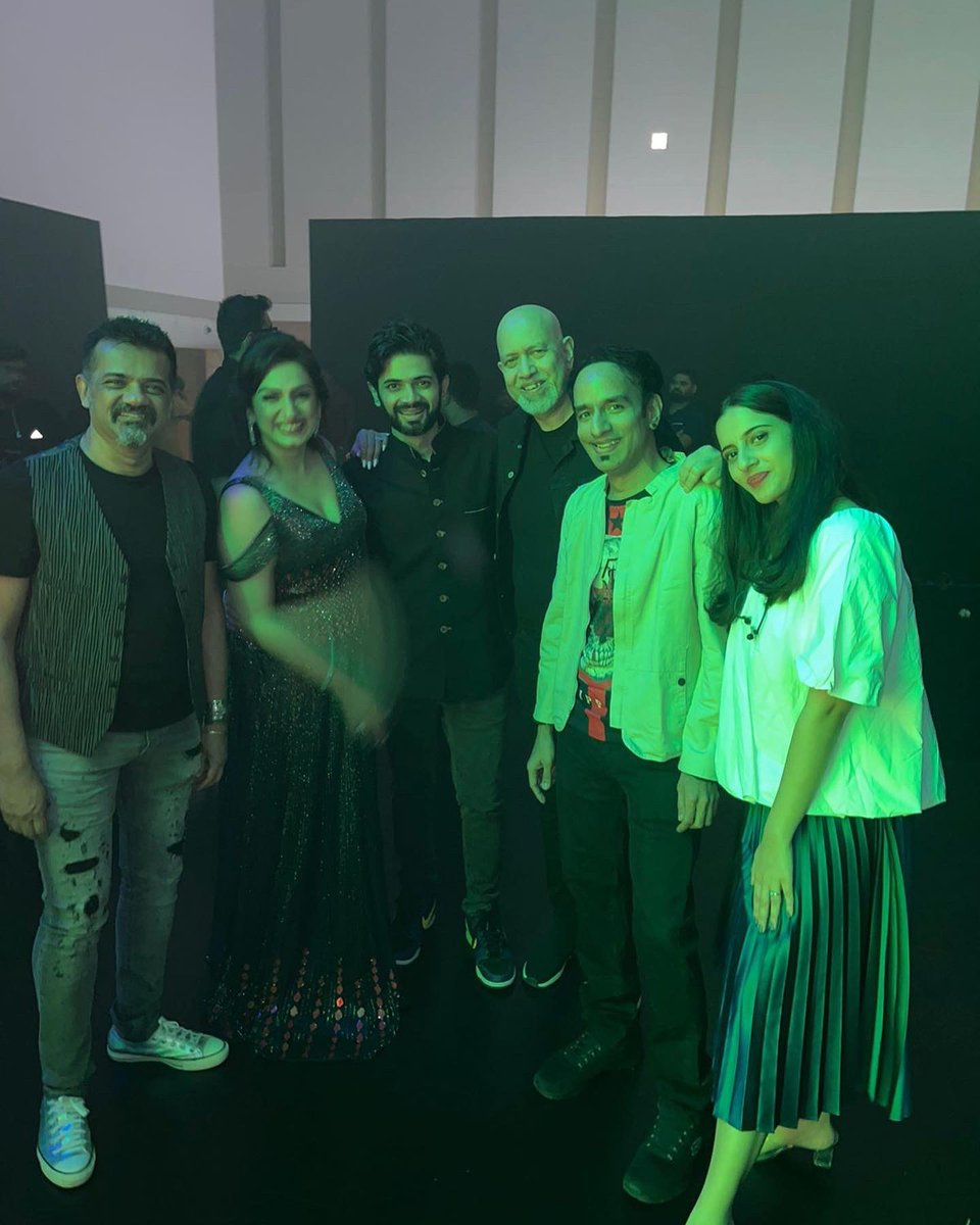 aboutlastnight Performing with some of our favourite people!! #marutisuzukidealerconference #selontour @shankar.mahadevan @ehsaan @loymendonsaofficial @akritikakar @shrinidhighatate @ramanmahadevanlive @souumil_ds