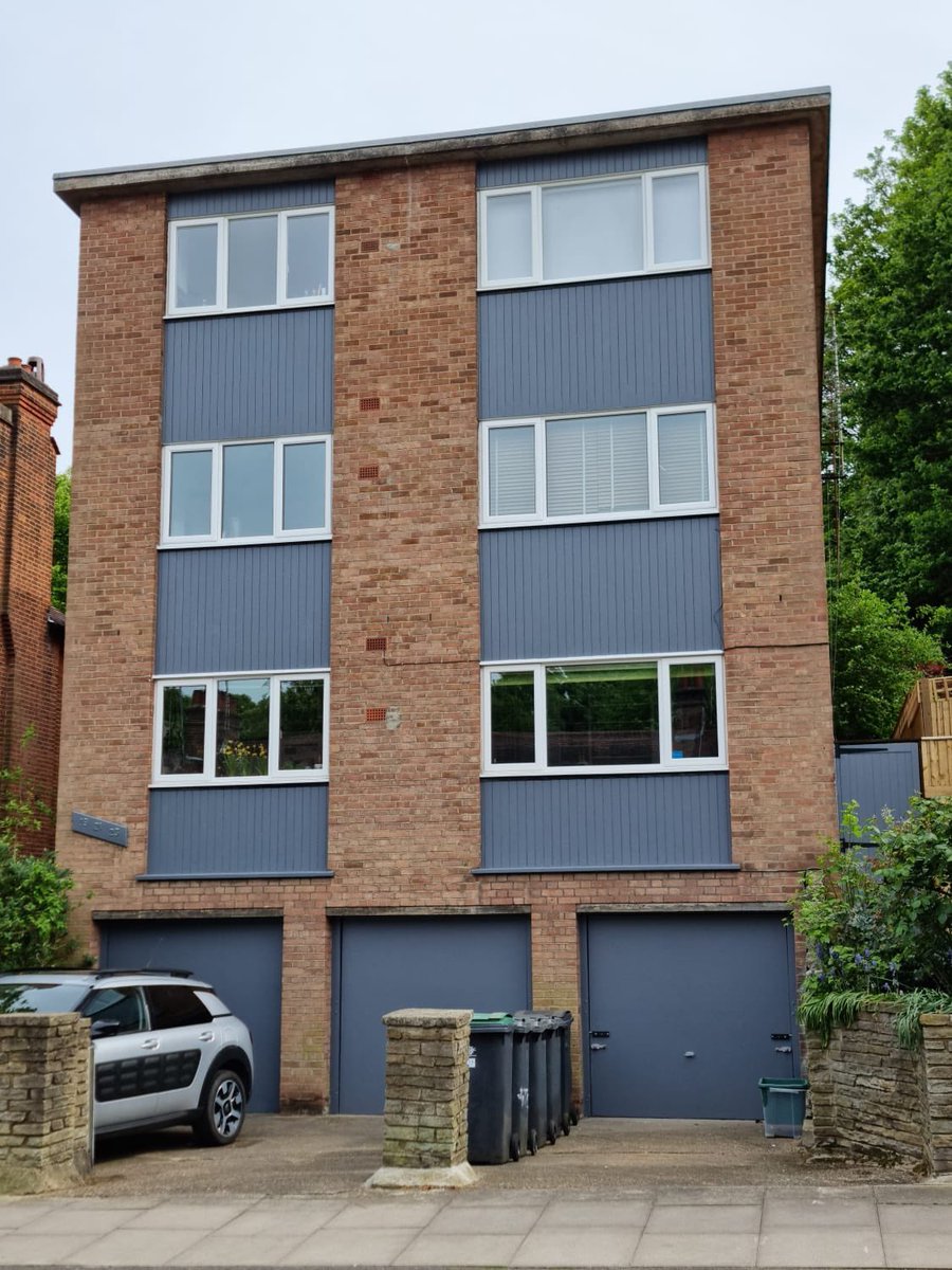 df_decorators's tweet photo. First external job of 2022 completed a few weeks ago in Highgate, all paint @DuluxTrade #weathershield galliant grey  #localdecorator #hackneydecorator #islingtondecorator #dfdecorators https://t.co/8eBr7AphWD