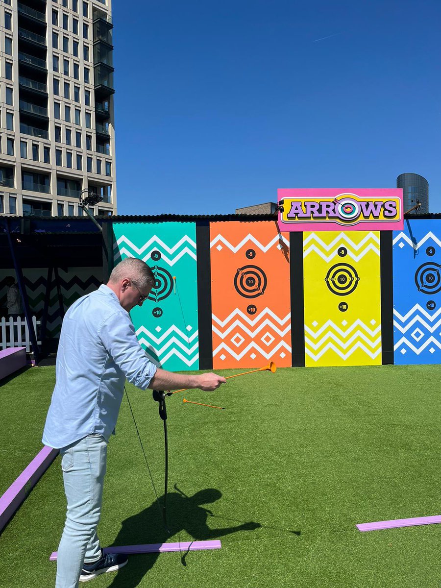 PaulHurst2020's tweet photo. Trip to London with Mrs H. First stop, is a visit to an amazing rooftop bar! @roofeast 🥰🍹🎯 https://t.co/lMoI45Cr8B