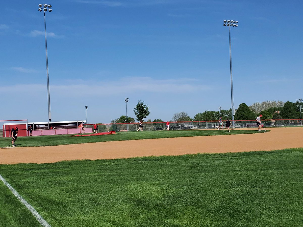 TreynorBaseball's tweet photo. 17 players wanted to stay late after BP to get an infield workout in on their own... #Culture https://t.co/X0N7jBhBFG