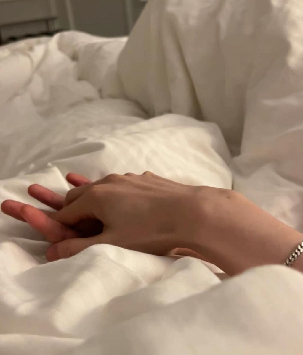 짘짜 박93 폰에 이런 사진 있으면 우짜노....
영화 보다가 그냥 폰 들고 이런 사진 찍었으면 우짜냐고......