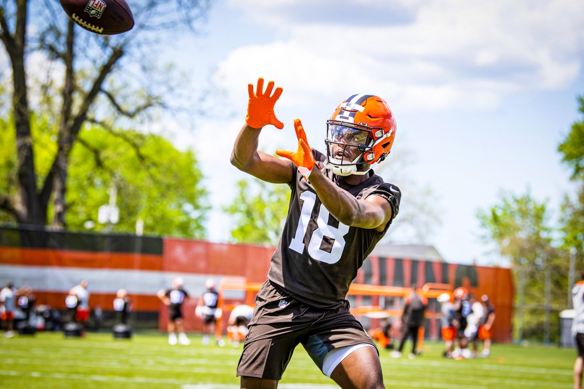 Browns's tweet photo. #Browns Rookie Minicamp 😎

📸 » https://t.co/IZ2xEM1Uua https://t.co/z1EGgN3Twk