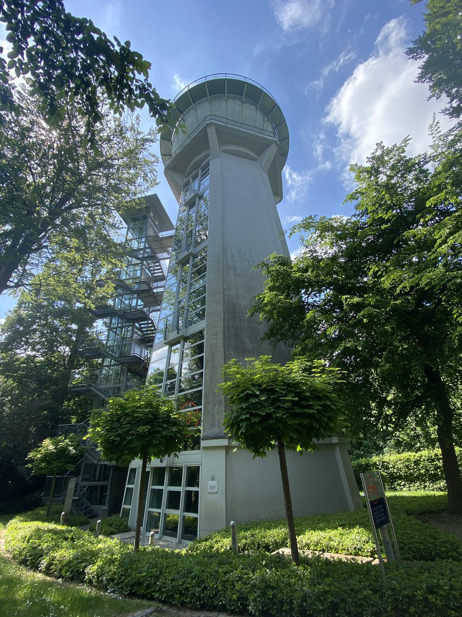 HaidaHakkinen's tweet photo. etwas #geocachen in #Essen #Bredeney und bei #Krupp mal Guten Tag gesagt😀
#Ruhrgebiet #Ruhrpott #Goetheschule #Wasserturm #schönhier https://t.co/FSn1Zl6RaM